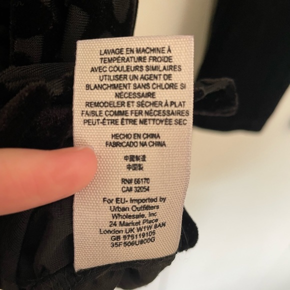 📦 🚚 EVERYTHING MUST GO! Urban Outfitters Velvet Mini Dress | S - Picture 3 of 4